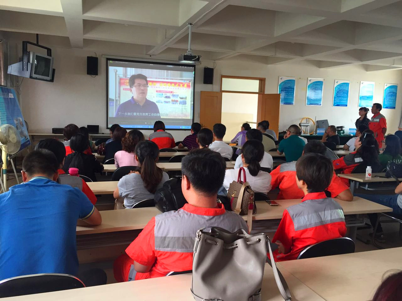 学习先进榜样,助推企业发展 工会组织全员参观学习杨宁创新工作室和管网运行部西夏所